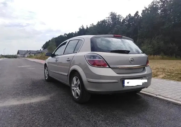 Opel Astra cena 13750 przebieg: 318700, rok produkcji 2009 z Kielce małe 277